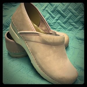 Baby pink Dansko